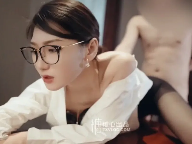 Vào phòng riêng được tiền bối nữ dam dang liếm chim cho