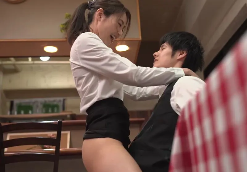 Cậu trai trẻ chịch nữ đồng nghiệp có ông xã nhưng người chồng “yếu”