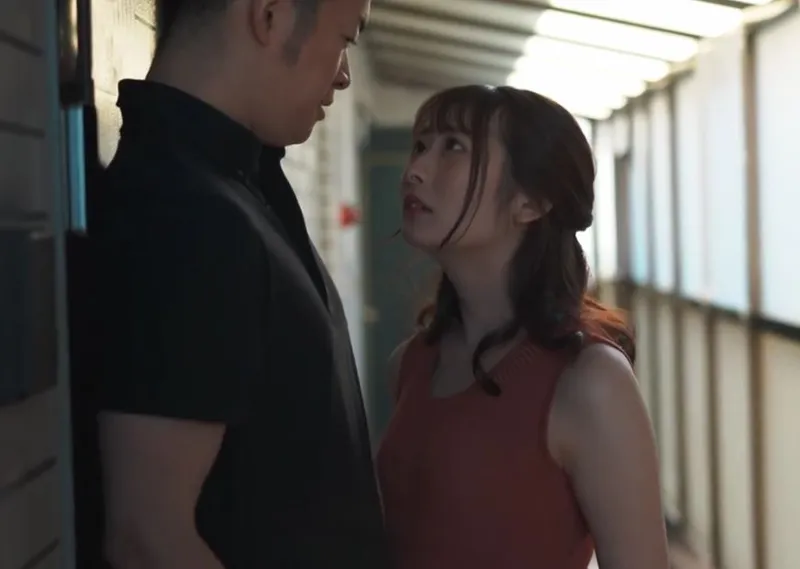 Bà xã mang thai, tôi bị bốc lửa bởi vợ nhà kề bên thường ở nhà một mình
